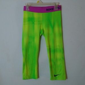 Nike NWOT size M Medium bright calf length legging